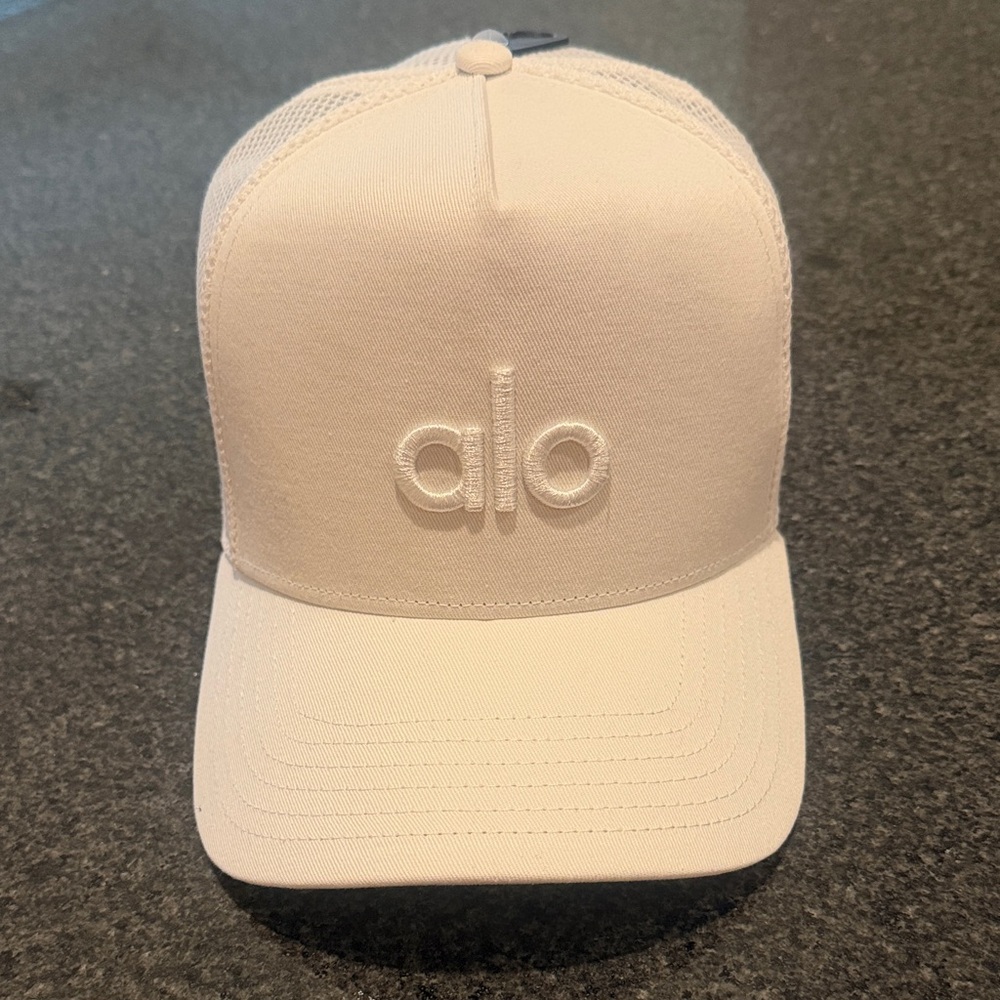 ALO Yoga women’s White Mesh Cap